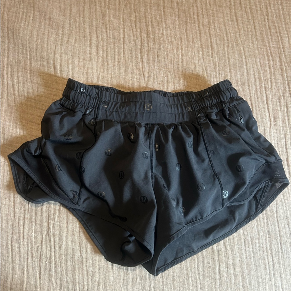 lululemon athletica 2.5” hotty hot shorts LOGO PATTERN